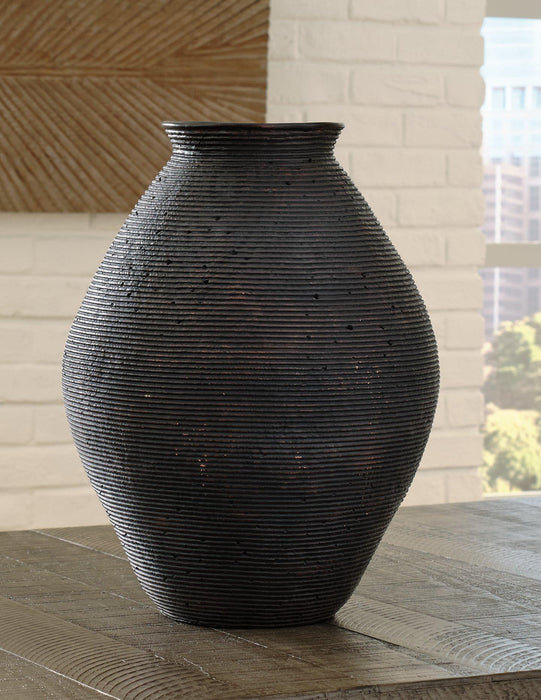 Hannela Vase